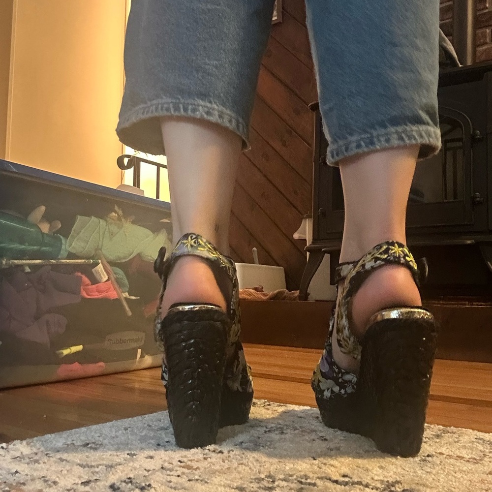 Colorful Silk Peep Toe Rattan Wedge Sandals - Picture 3 of 5